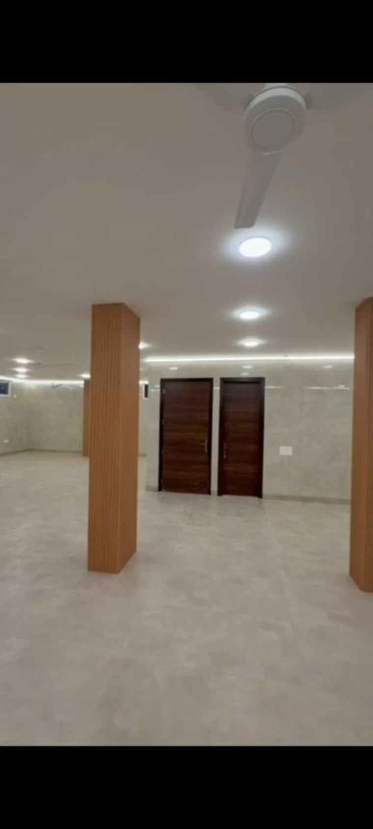 Room, defence colony Commercial Office Space 400 Sq.Yd. In Defence Colony Delhi 10437998