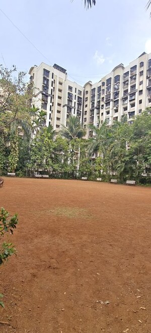 Plot Area in 1 RK Apartment at Bhoomi Park, Malad West – for Rent