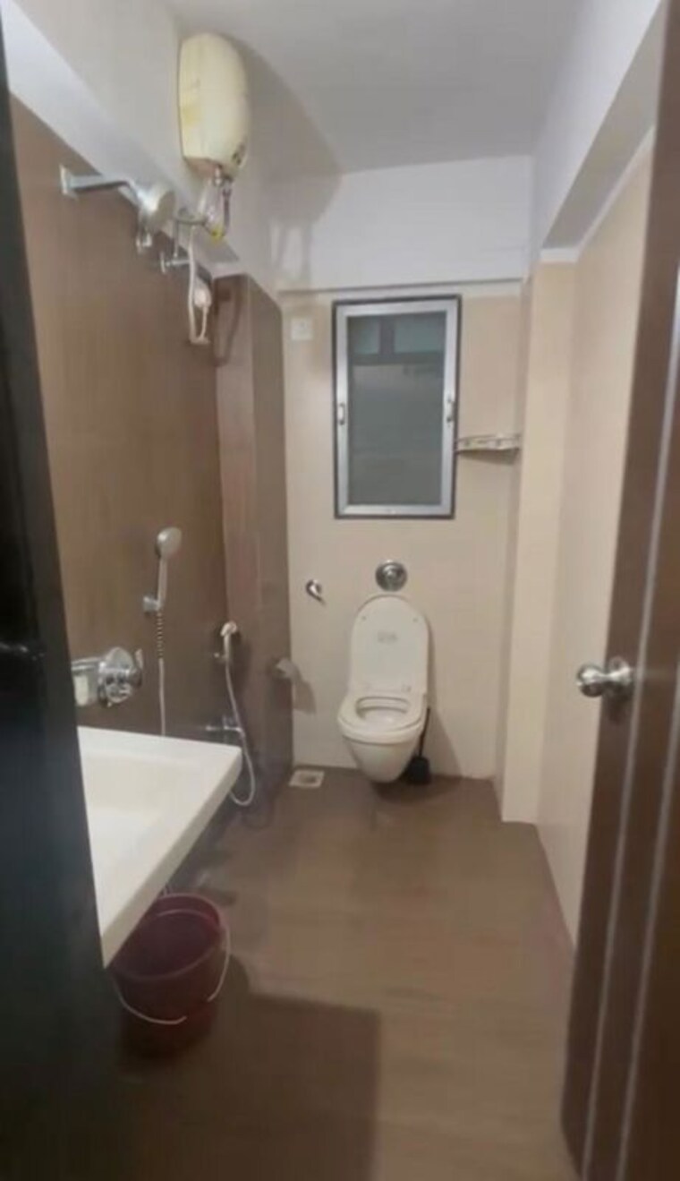 Bathroom, atul-blue-monarch 2 Bedroom 900 Sq.Ft. Apartment In Andheri East Mumbai 10437994