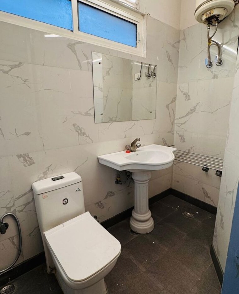 Team Area, lajpat nagar ii 2 Bedroom 1000 Sq.Ft. Builder Floor In Lajpat Nagar ii Delhi 10438025