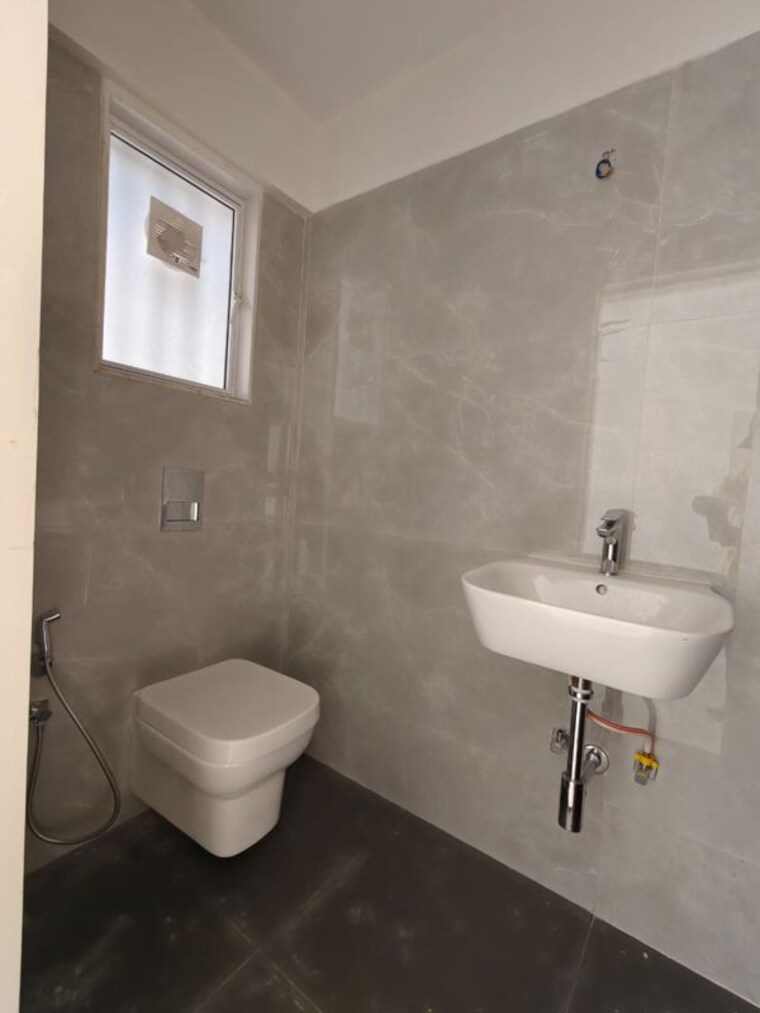 Bathroom, manthan-galaxy 2 Bedroom 792 Sq.Ft. Apartment In Kurla Mumbai 10438045