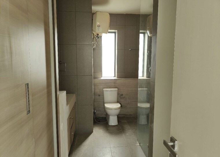 Bathroom, ireo-skyon 4 Bedroom 2850 Sq.Ft. Apartment In Sector 60 Gurgaon 10437992