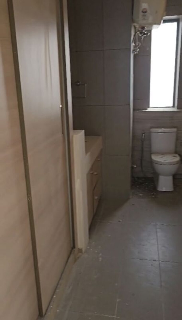 Bathroom, ireo-skyon 4 Bedroom 2850 Sq.Ft. Apartment In Sector 60 Gurgaon 10437992