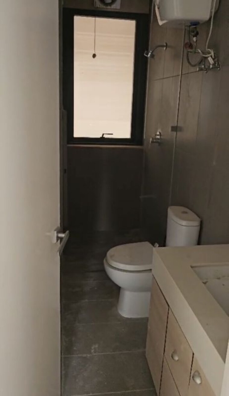 Bathroom, ireo-skyon 4 Bedroom 2850 Sq.Ft. Apartment In Sector 60 Gurgaon 10437992
