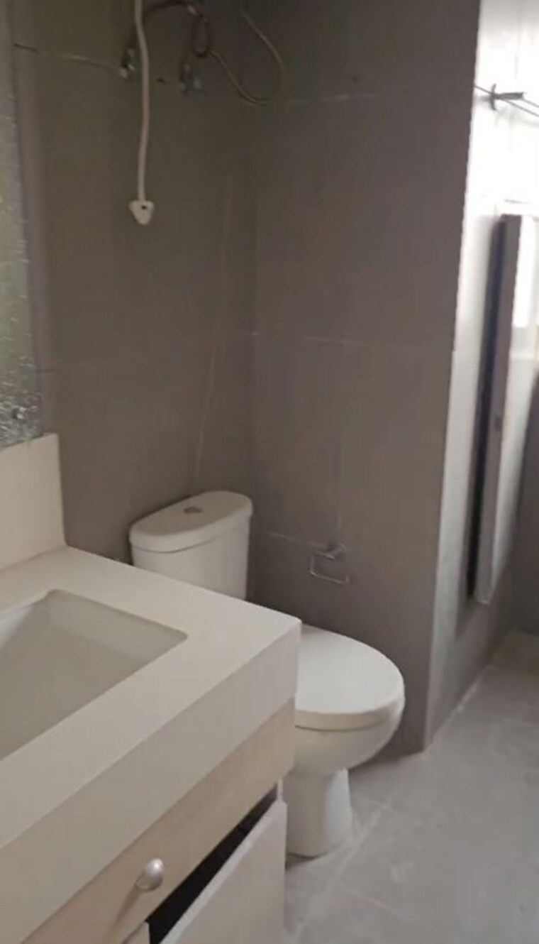 Bathroom, ireo-skyon 4 Bedroom 2850 Sq.Ft. Apartment In Sector 60 Gurgaon 10437992
