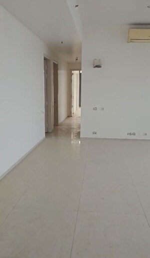 Room in 4 BHK Apartment at Ireo Skyon, Sector 60 – for Sale