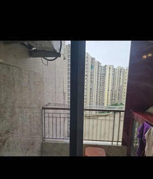 Room in 2 BHK Apartment at Tata Eureka Park, Sector 150 – for Rent