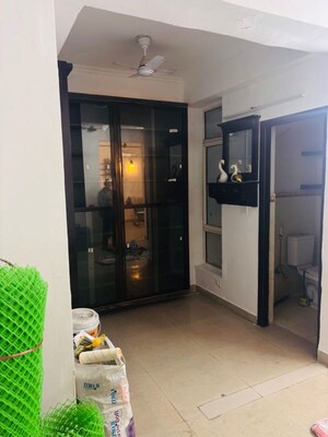 Room in 4 BHK Apartment at Supertech Eco Suites, Sector 137 – for Rent