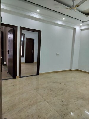 Room in 2 BHK Builder Floor at Chittaranjan Park – for Rent