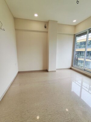 Room in 4 BHK Apartment at Avron V, Chembur – for Rent