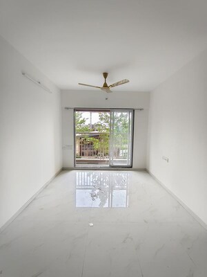 Room in 1 BHK Apartment at Raunak Unnathi Woods Phase 7 A And B, Ghodbunder Road – for Rent