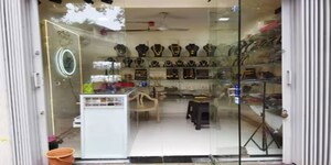  Shop For Rent in Park Street