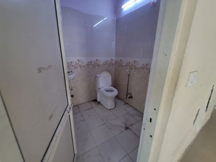 Bathroom, sector 63 Commercial Warehouse 3200 Sq.Ft. In Sector 63 Noida 10438060