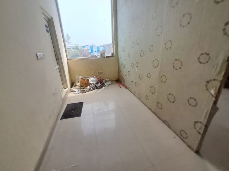 Room, sector 63 Commercial Warehouse 3200 Sq.Ft. In Sector 63 Noida 10438060