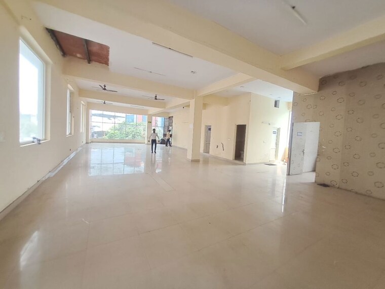 Room, sector 63 Commercial Warehouse 3200 Sq.Ft. In Sector 63 Noida 10438060