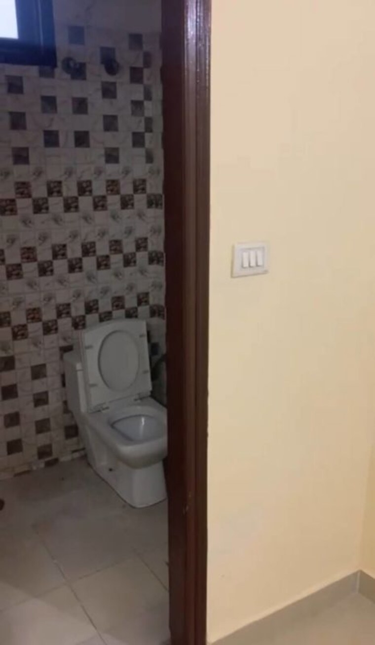 Bathroom, chattarpur 2 Bedroom 850 Sq.Ft. Builder Floor In Chattarpur Delhi 10438153