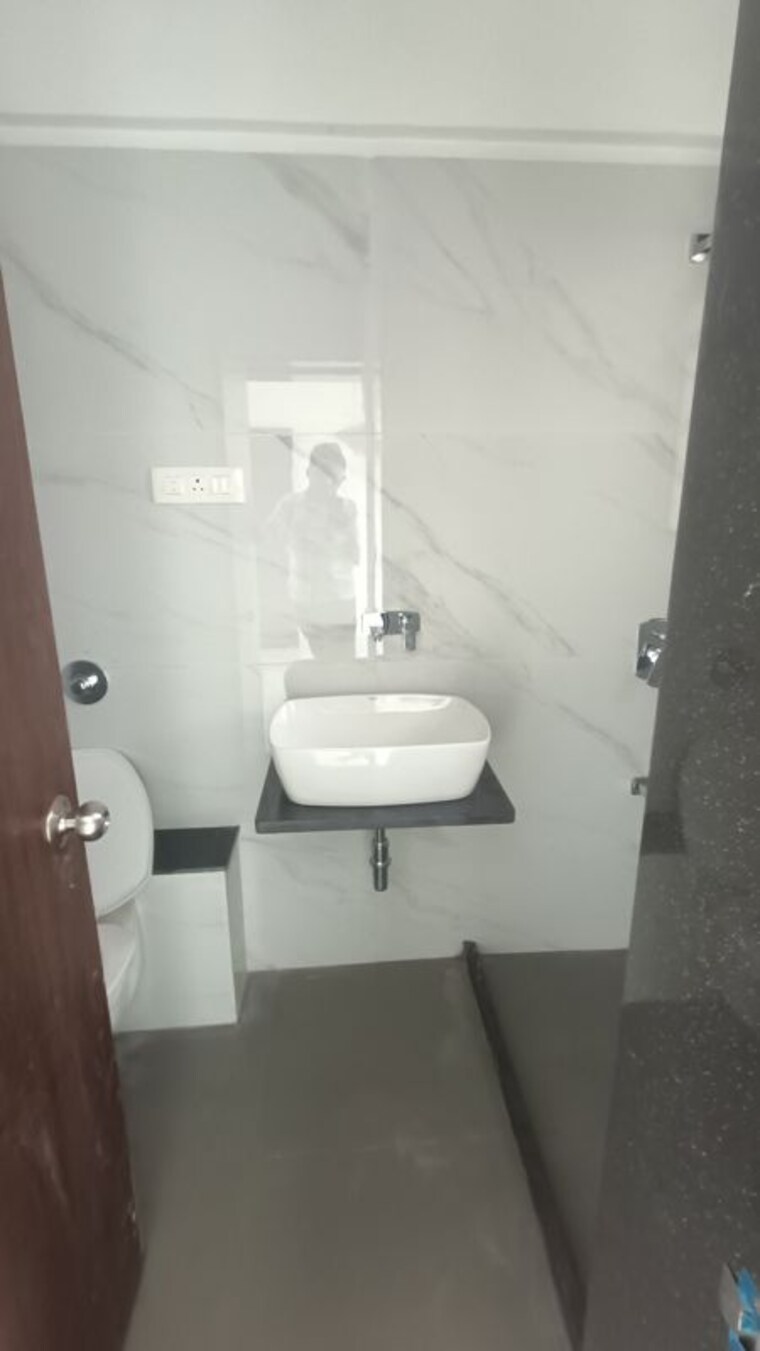 Bathroom, khodiyaar-siddharth-nagar-goodwill-chs 2 Bedroom 724 Sq.Ft. Apartment In Goregaon West Mumbai 10438177