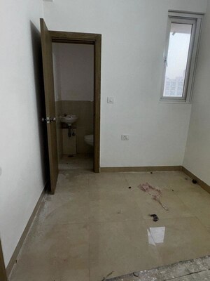 Room in 3 BHK Apartment at ATS Happy Trails, Sector 10 Greater Noida – for Rent