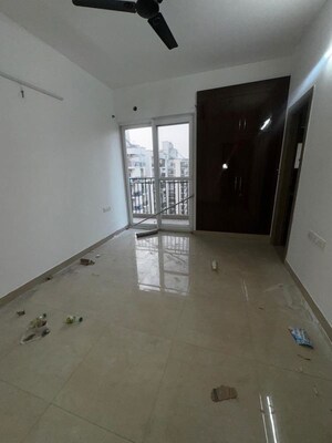 Room in 3 BHK Apartment at ATS Happy Trails, Sector 10 Greater Noida – for Rent