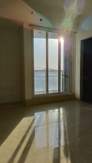 Room in 2 BHK Apartment at Rosa Manhattan, Ghodbunder Road – for Rent