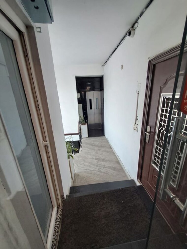 undefined, sector 63 Commercial Office Space in IT/SEZ 2500 Sq.Ft. In Sector 63 Noida 10438216