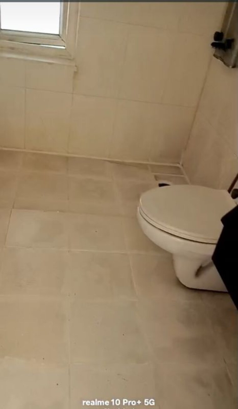 Bathroom, shipra-srishti 3.5 Bedroom 1800 Sq.Ft. Apartment In Ahinsa Khand 1 Ghaziabad 10438289