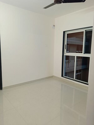 Room in 2 BHK Apartment at Bdd Chawl – for Rent