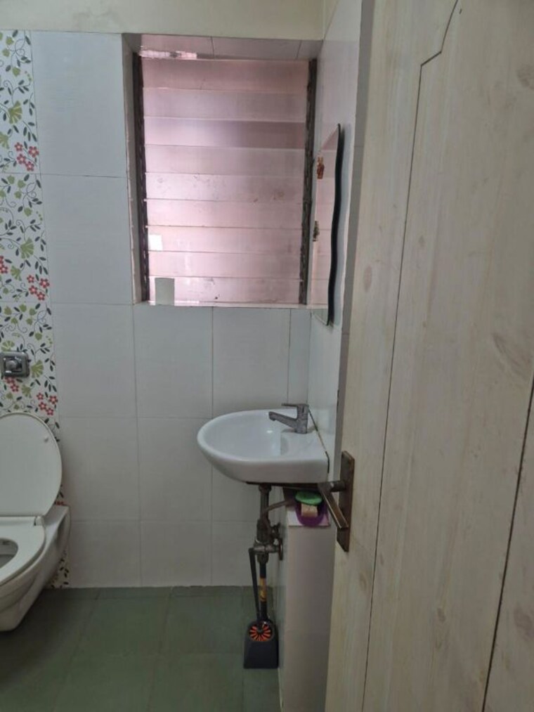 Bathroom, pranjee-palm-court 2 Bedroom 800 Sq.Ft. Apartment In Chembur Mumbai 10438277