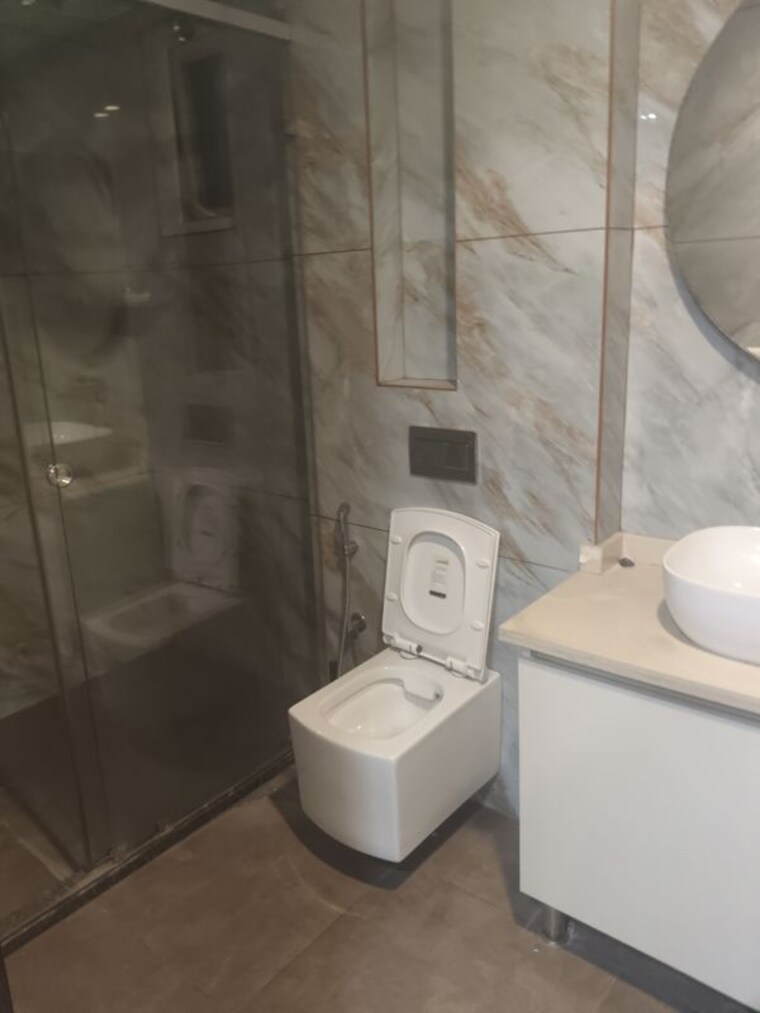 Bathroom, punjabi bagh 4 Bedroom 310 Sq.Yd. Builder Floor In Punjabi Bagh Delhi 10438284