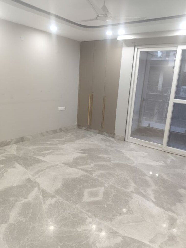 Room, punjabi bagh 4 Bedroom 310 Sq.Yd. Builder Floor In Punjabi Bagh Delhi 10438284