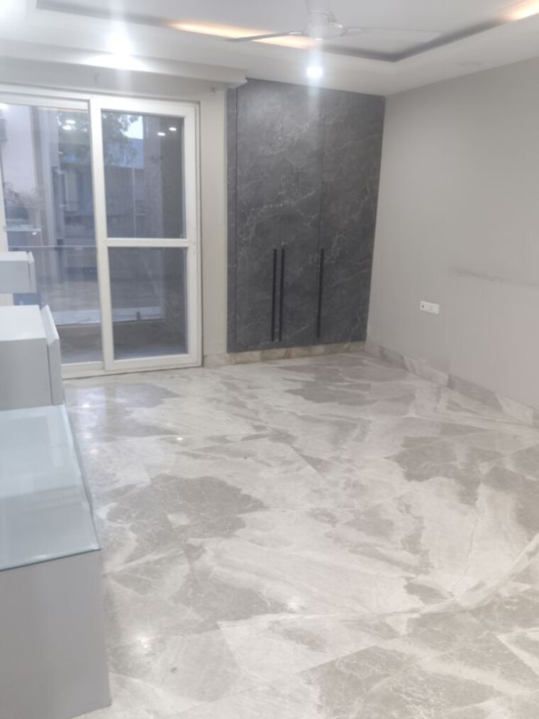 Room, punjabi bagh 4 Bedroom 310 Sq.Yd. Builder Floor In Punjabi Bagh Delhi 10438284
