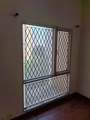 Room in 3 BHK Apartment at Niho Marvel Scottish Garden, Ahinsa Khand 2 – for Rent