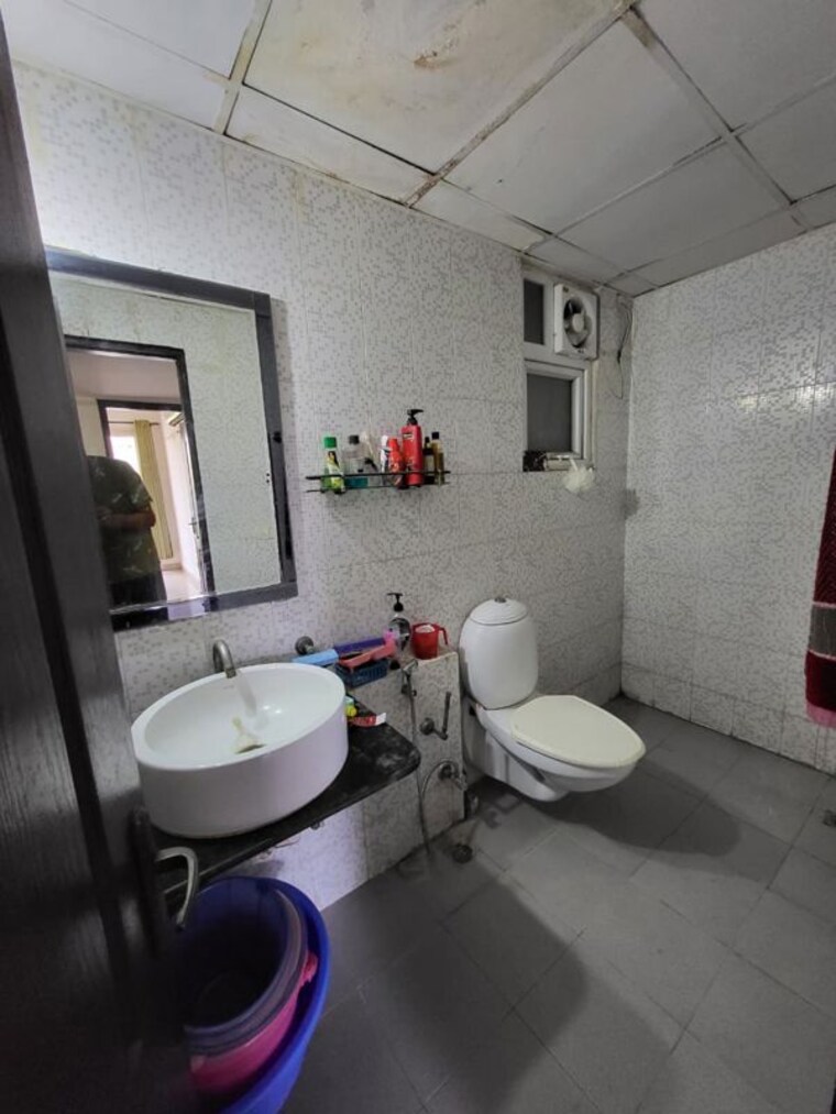 Bathroom, shipra-neo 2 Bedroom 1100 Sq.Ft. Apartment In Shipra Suncity Ghaziabad 10438370