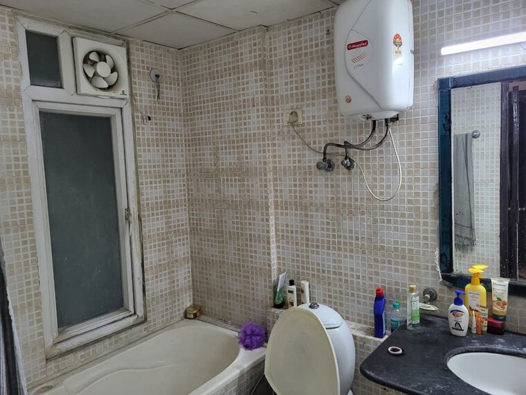 Bathroom, shipra-neo 2 Bedroom 1100 Sq.Ft. Apartment In Shipra Suncity Ghaziabad 10438370