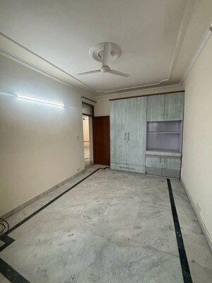 Room in 3 BHK Builder Floor at Ardee City, Sector 52 – for Rent