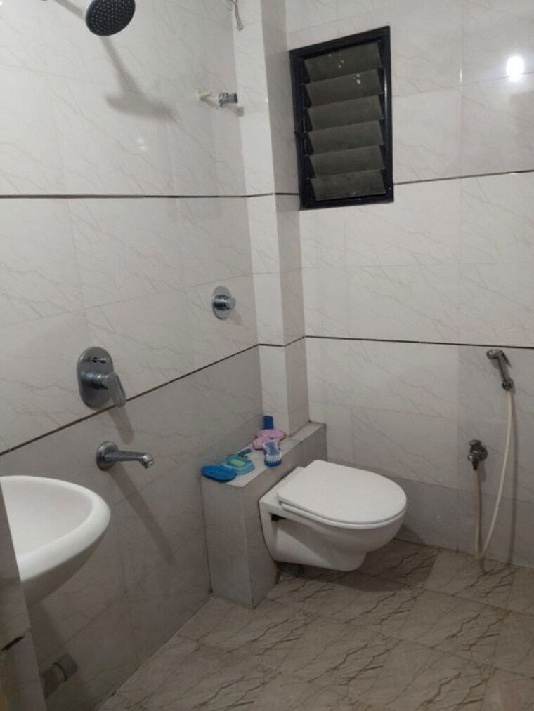 Bathroom, jaitala 2 Bedroom 850 Sq.Ft. Apartment In Jaitala Nagpur 10438501