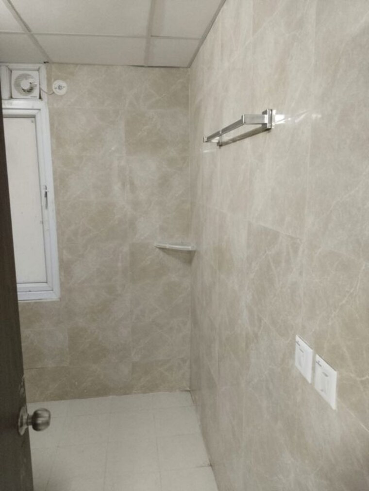 Bathroom, hero-homes-gurgaon 3 Bedroom 1359 Sq.Ft. Apartment In Sector 104 Gurgaon 10438505