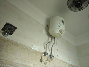 Bathroom in 3 BHK Builder Floor at Ardee City, Sector 52 – for Rent