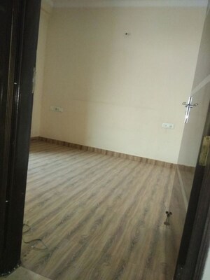 Room in 3 BHK Builder Floor at Ardee City, Sector 52 – for Rent