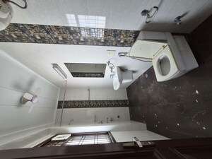 Team Area in 6 BHK Independent House at Sushant Lok I – for Rent