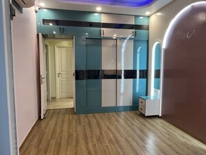 Room in 3 BHK Apartment at AIPL The Peaceful Homes, Sector 70a – for Rent