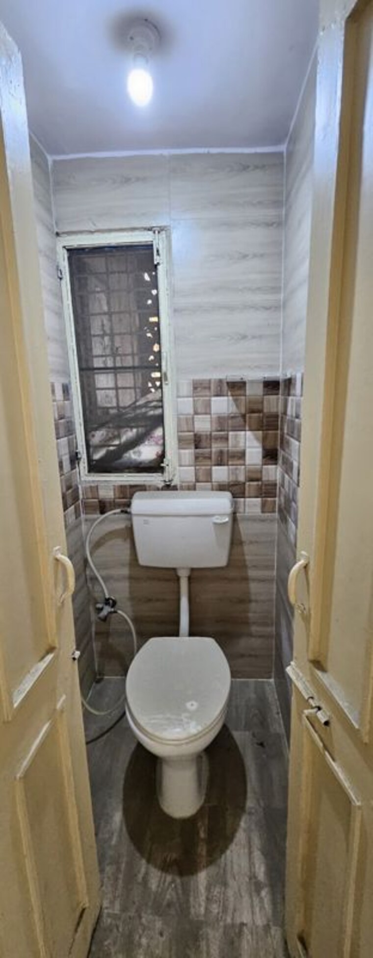 Bathroom, jal-vayu-vihar-noida 2 Bedroom 800 Sq.Ft. Apartment In Sector 21 Noida 10438529