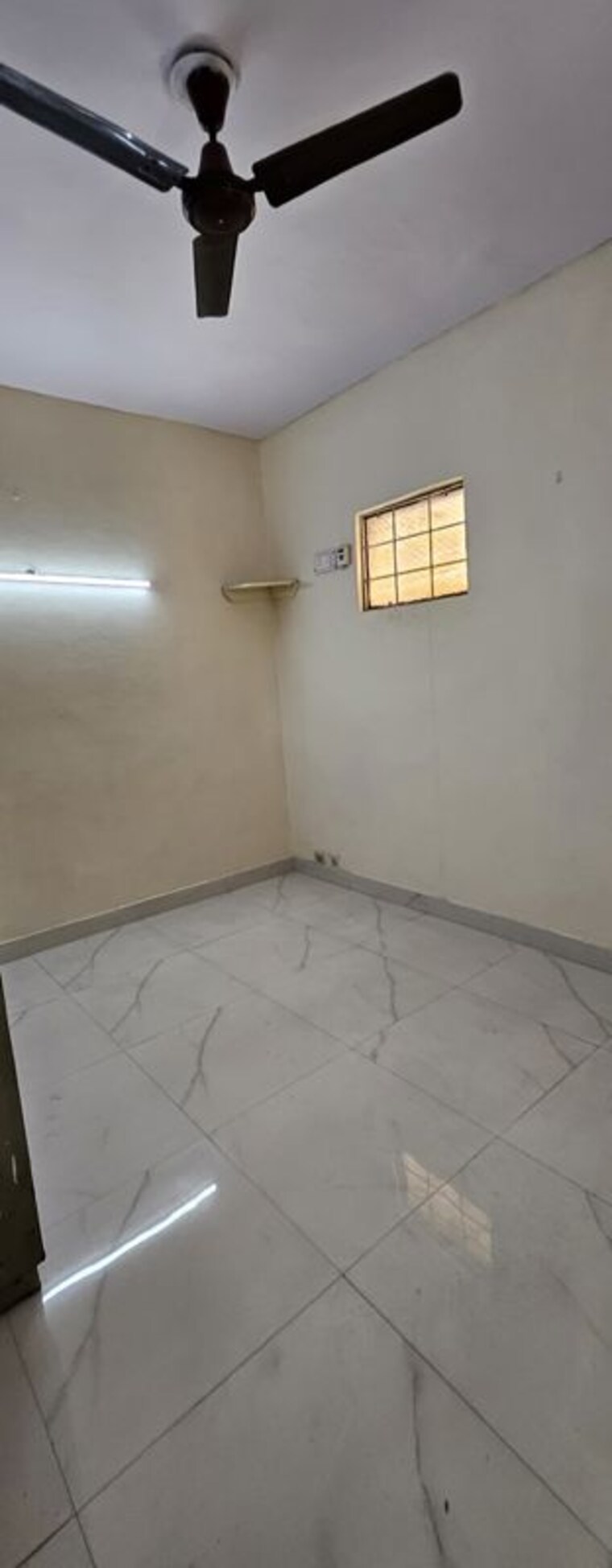 Room, jal-vayu-vihar-noida 2 Bedroom 800 Sq.Ft. Apartment In Sector 21 Noida 10438529