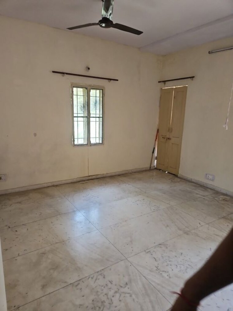Room, jal-vayu-vihar-noida 2 Bedroom 800 Sq.Ft. Apartment In Sector 21 Noida 10438529