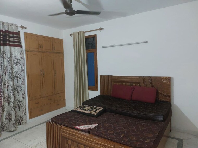 Bedroom, rwa-apartments-sector-52 3 Bedroom 1840 Sq.Ft. Builder Floor In Sector 52 Noida 10438544