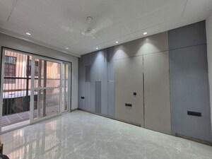 Room in 4 BHK Builder Floor at Sector 45 – for Sale