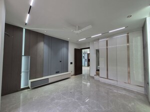 Room in 4 BHK Builder Floor at Sector 45 – for Sale