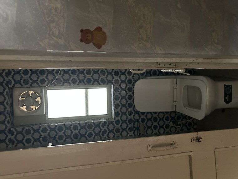 Bathroom, rwa-jalvayu-vihar 3 Bedroom 1550 Sq.Ft. Apartment In Sector 25 Noida 10438569