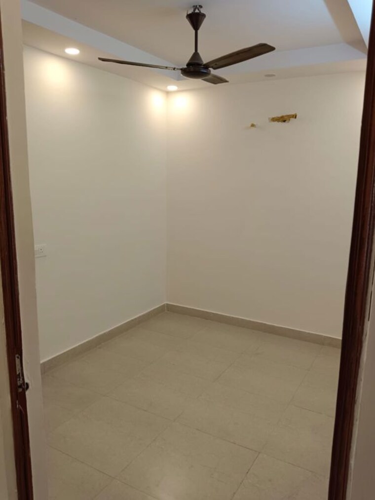 Room, amar colony 2 Bedroom 1009 Sq.Ft. Builder Floor In Amar Colony Delhi 10438566