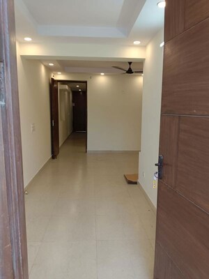 2 BHK Builder Floor – Entrance View at Amar Colony - for Rent